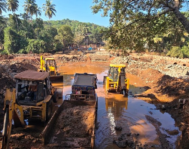 Retaining wall on sloped ground
